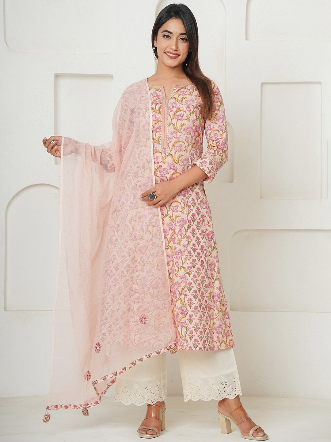 JAIPURIBANNO Floral Printed Notcehd Neck Pure Cotton Kurta with Trousers & Doriya Dupatta, Peach
JAIPURIBANNO Floral Printed Notcehd Neck Pure Cotton Kurta with Trousers & Doriya Dupatta, Peach