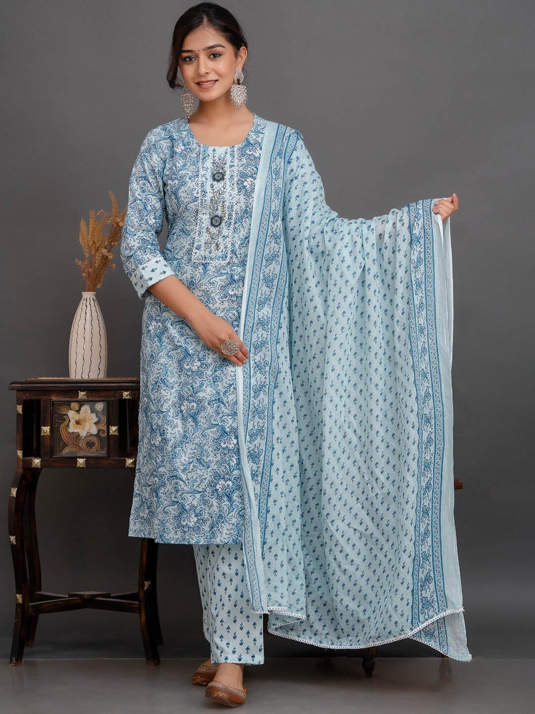 AARYAHI Women Floral Printed Round Neck Pure Cotton Kurta With Trousers & Dupatta, Teal
AARYAHI Women Floral Printed Round Neck Pure Cotton Kurta With Trousers & Dupatta, Teal