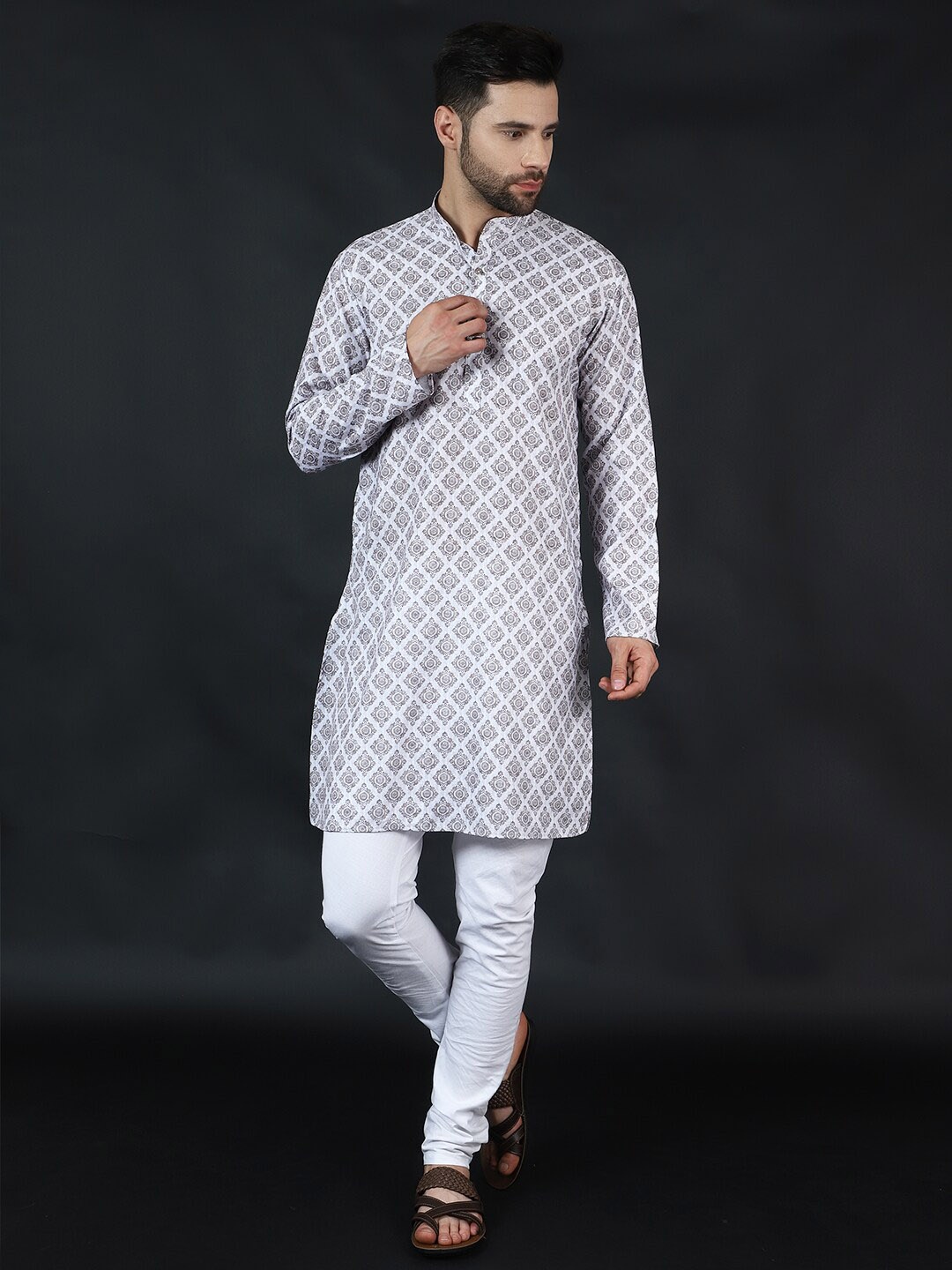 Wintage Ethnic Motifs Printed Mandarin Collar Long Sleeves Straight Kurta with Pyjama, White
Wintage Ethnic Motifs Printed Mandarin Collar Long Sleeves Straight Kurta with Pyjama, White