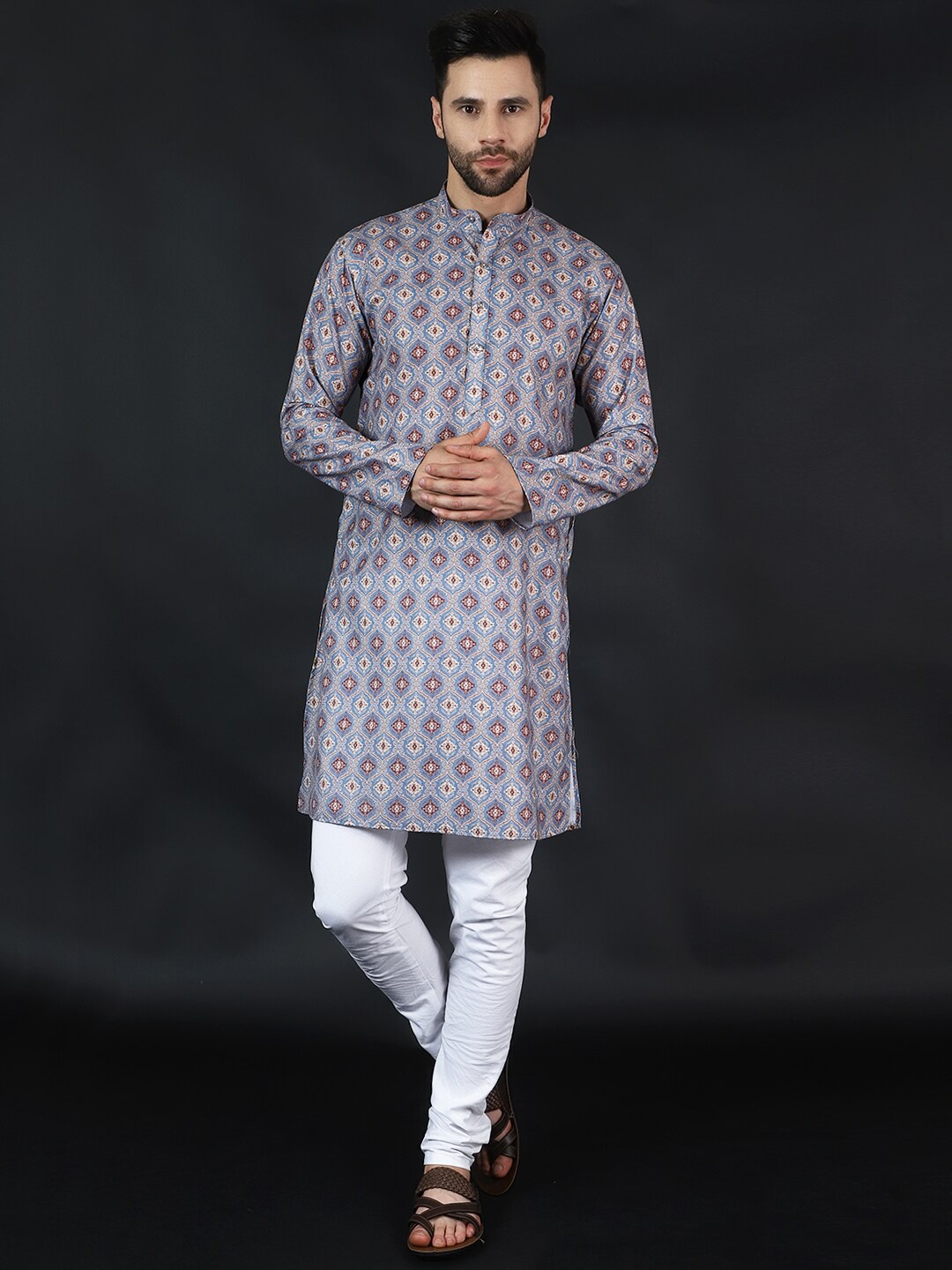 Wintage Ethnic Motifs Printed Mandarin Collar Long Sleeves Straight Kurta with Pyjama, Grey
Wintage Ethnic Motifs Printed Mandarin Collar Long Sleeves Straight Kurta with Pyjama, Grey