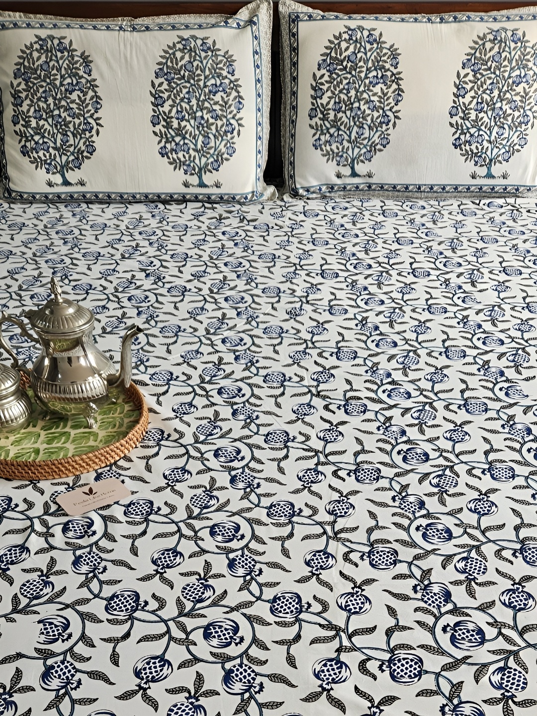 Feels Like Home Blue & Green Ethnic Motifs 160 TC King Bedsheet with 2 Pillow Covers
Feels Like Home Blue & Green Ethnic Motifs 160 TC King Bedsheet with 2 Pillow Covers