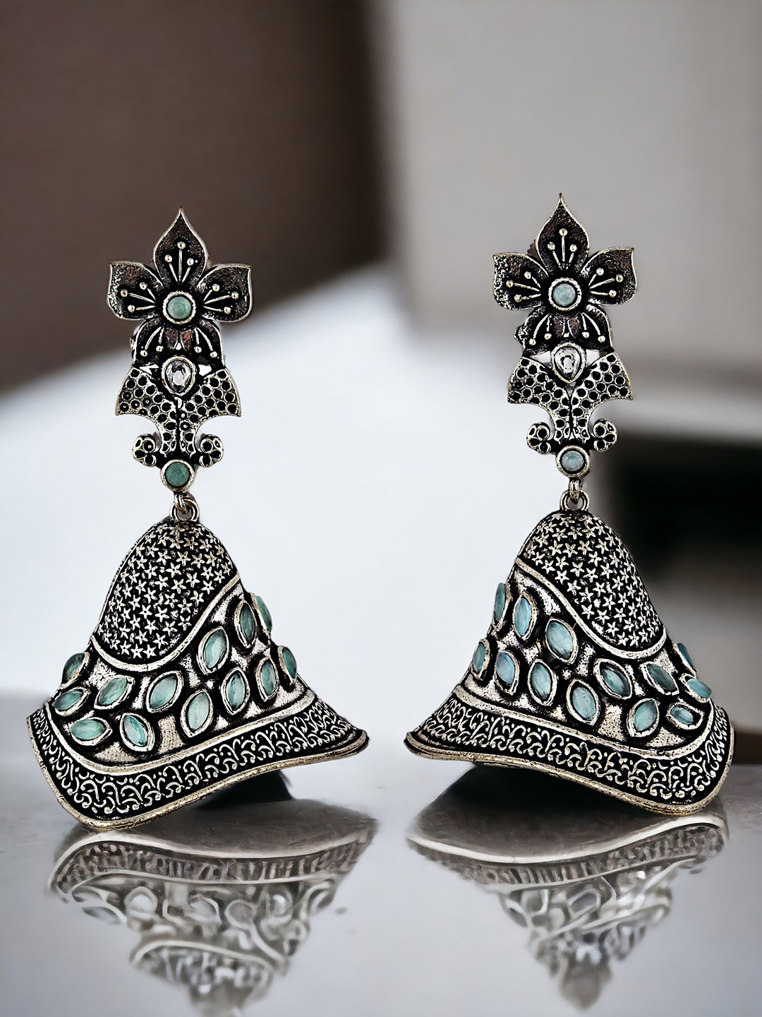 LUCKY JEWELLERY Silver-Plated German Silver Dome Shaped Cubic Zirconia Oxidised Jhumkas
LUCKY JEWELLERY Silver-Plated German Silver Dome Shaped Cubic Zirconia Oxidised Jhumkas