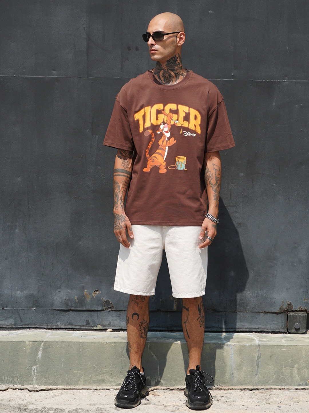 Bonkers Corner Graphic Printed Drop-Shoulder Sleeves Oversized Cotton T-shirt, Brown
Bonkers Corner Graphic Printed Drop-Shoulder Sleeves Oversized Cotton T-shirt, Brown