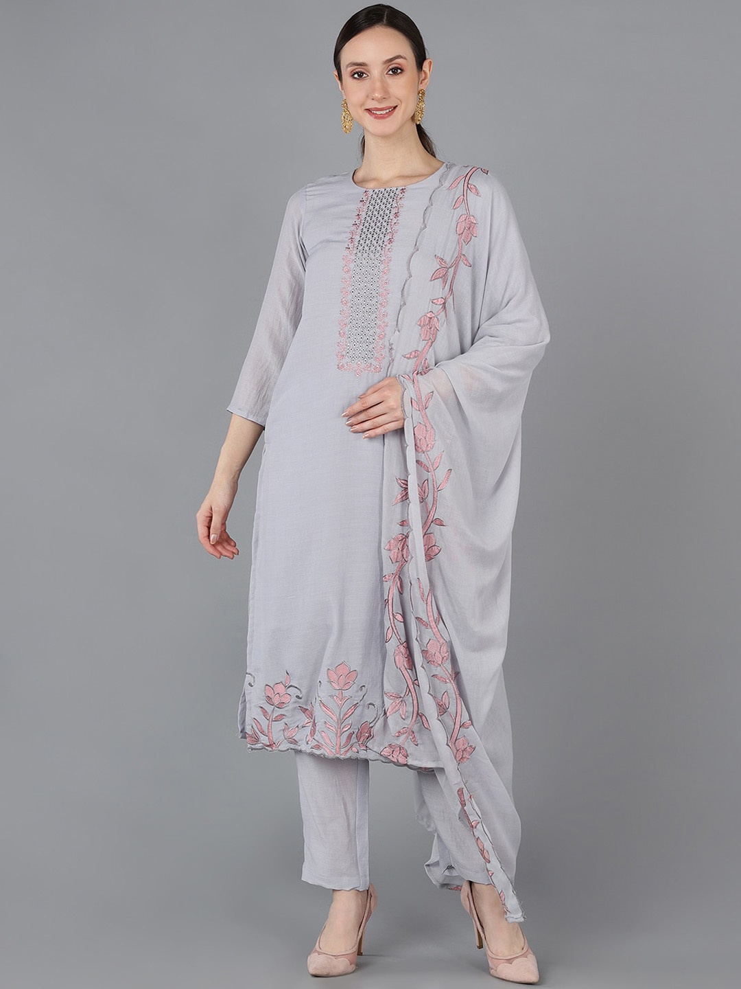 AHIKA Ethnic Motifs Embroidered Regular Thread Work Kurta with Trousers & With Dupatta, Grey
AHIKA Ethnic Motifs Embroidered Regular Thread Work Kurta with Trousers & With Dupatta, Grey