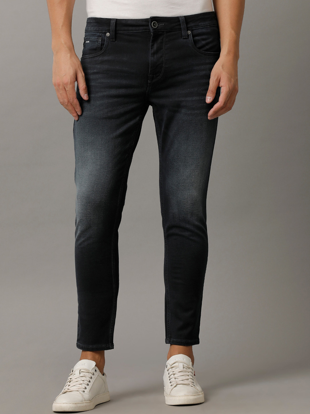 Voi Jeans Men Comfort Skinny Fit Clean Look Light Fade Whiskers Stretchable Jeans, Blue
Voi Jeans Men Comfort Skinny Fit Clean Look Light Fade Whiskers Stretchable Jeans, Blue