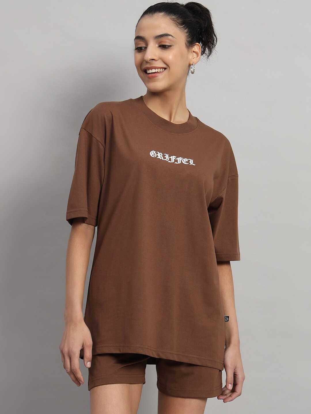 GRIFFEL Graphic Printed Cotton Oversized-Fit T-shirt With Shorts Co-Ords, Coffee brown
GRIFFEL Graphic Printed Cotton Oversized-Fit T-shirt With Shorts Co-Ords, Coffee brown