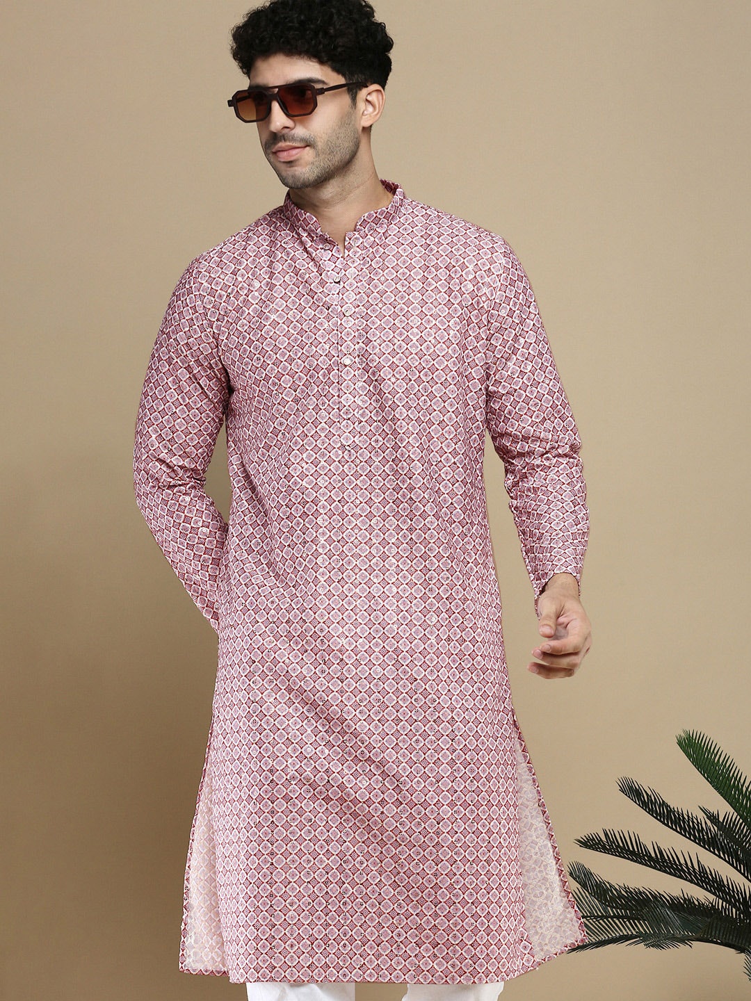 Anouk Rust Geometric Embroidered Cotton Mirror Work Curved Straight Kurta, Red
Anouk Rust Geometric Embroidered Cotton Mirror Work Curved Straight Kurta, Red
