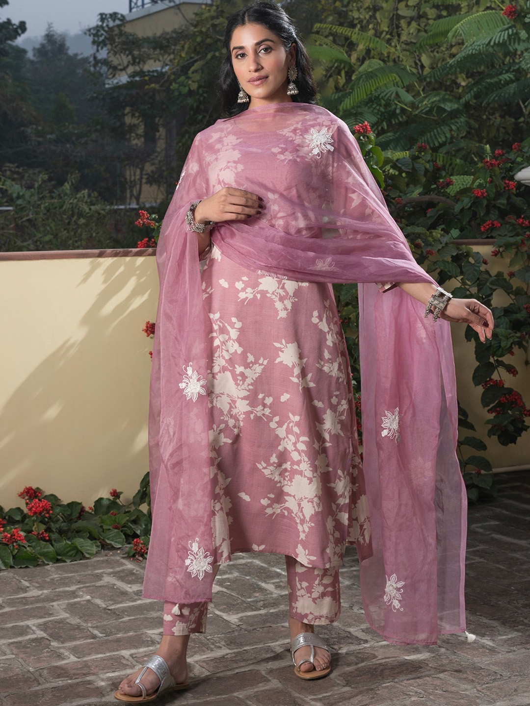 RangDeep Floral Printed Regular Thread Work Kurti with Trousers & With Dupatta, Pink
RangDeep Floral Printed Regular Thread Work Kurti with Trousers & With Dupatta, Pink