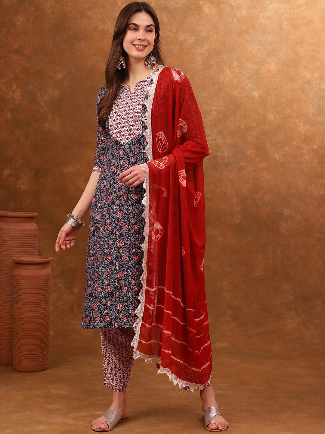 J Turritopsis Ethnic Motifs Printed Nothed Neck Straight Kurta with Trousers & Dupatta, Navy blue
J Turritopsis Ethnic Motifs Printed Nothed Neck Straight Kurta with Trousers & Dupatta, Navy blue