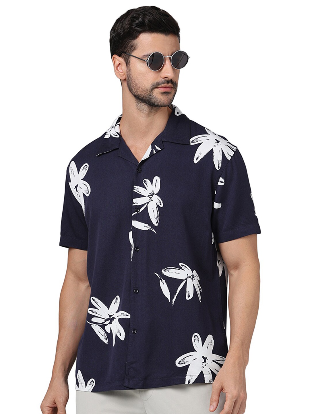 Celio Classic Floral Short Sleeves Spread Collar Opaque Printed Casual Shirt, Navy blue
Celio Classic Floral Short Sleeves Spread Collar Opaque Printed Casual Shirt, Navy blue