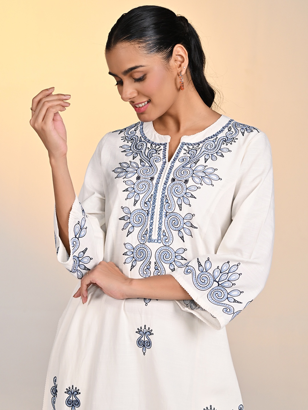 Lakshita Ethnic Motifs Embroidered Thread Work Mandarin Collar Cotton Linen Straight Kurta, Off white
Lakshita Ethnic Motifs Embroidered Thread Work Mandarin Collar Cotton Linen Straight Kurta, Off white