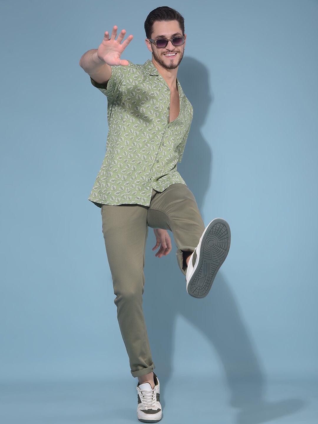 Crimsoune Club Resort Collar Slim Fit Floral Printed Opaque Cotton Casual Shirt, Green
Crimsoune Club Resort Collar Slim Fit Floral Printed Opaque Cotton Casual Shirt, Green