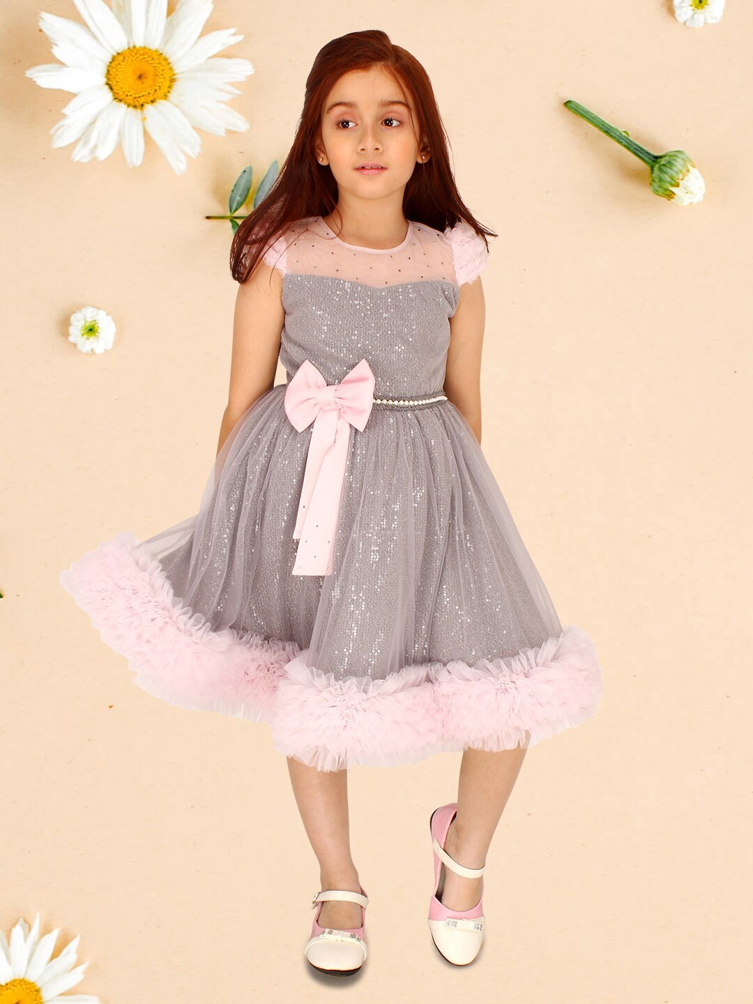 CUTECUMBER Girls Embellished Cap Sleeves Sequinned Detailed Net Fit & Flare Dress, Grey
CUTECUMBER Girls Embellished Cap Sleeves Sequinned Detailed Net Fit & Flare Dress, Grey