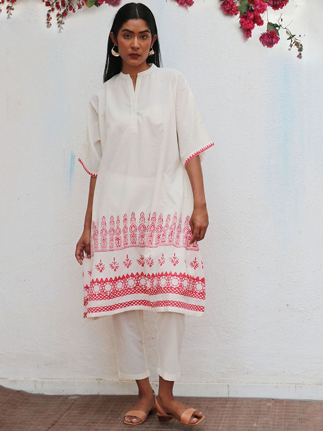 Chidiyaa Vanalika Ethnic Motifs Printed Regular Pure Cotton A-Line Kurta With Trousers, Off white
Chidiyaa Vanalika Ethnic Motifs Printed Regular Pure Cotton A-Line Kurta With Trousers, Off white