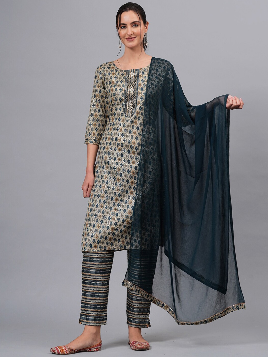 KALINI Ethnic Motifs Printed Regular Gotta Patti Kurta With Trousers & Dupatta, Green
KALINI Ethnic Motifs Printed Regular Gotta Patti Kurta With Trousers & Dupatta, Green