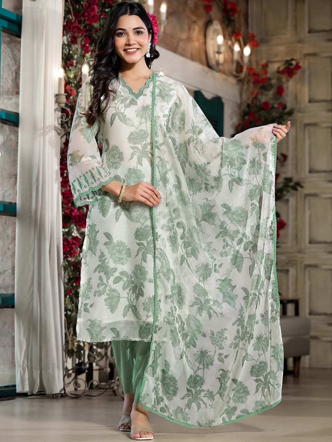 Label Khoj Floral Printed Flared Sleeves Straight Kurta with Trousers & Dupatta, Sea green
Label Khoj Floral Printed Flared Sleeves Straight Kurta with Trousers & Dupatta, Sea green