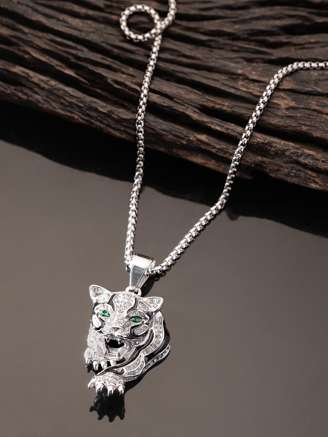 The Roadster Lifestyle Co. Silver-Plated American Diamond-Studded Panther Pendant & Chain
The Roadster Lifestyle Co. Silver-Plated American Diamond-Studded Panther Pendant & Chain