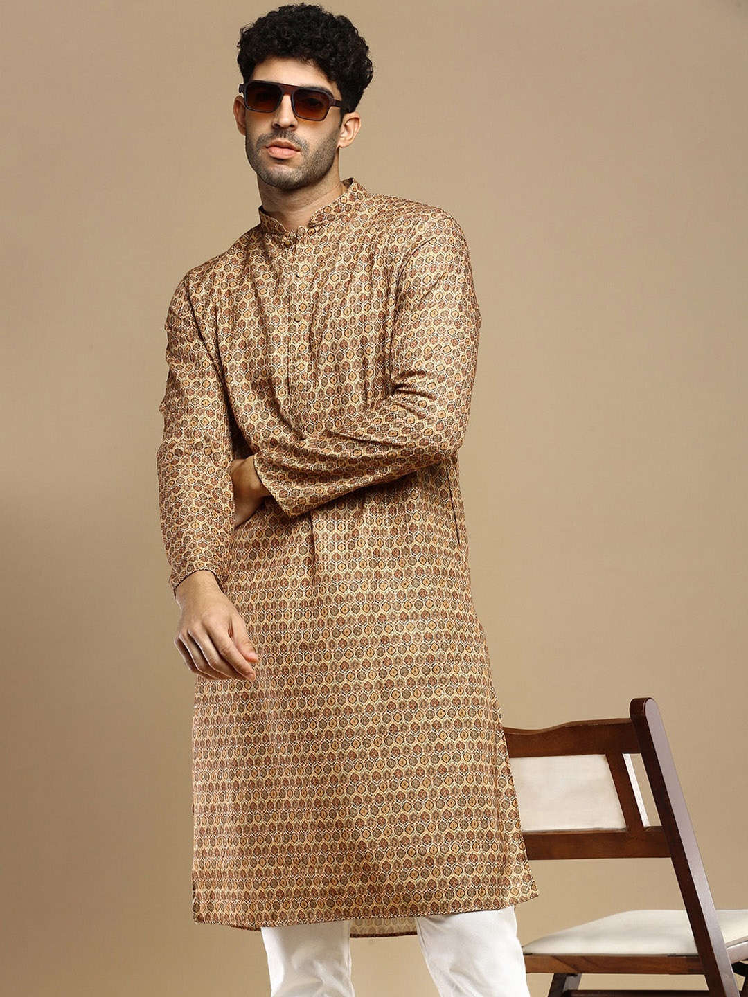 Anouk Brown Geometric Printed Mandarin Collar Long Sleeves Sequinned Cotton Straight Kurta
Anouk Brown Geometric Printed Mandarin Collar Long Sleeves Sequinned Cotton Straight Kurta