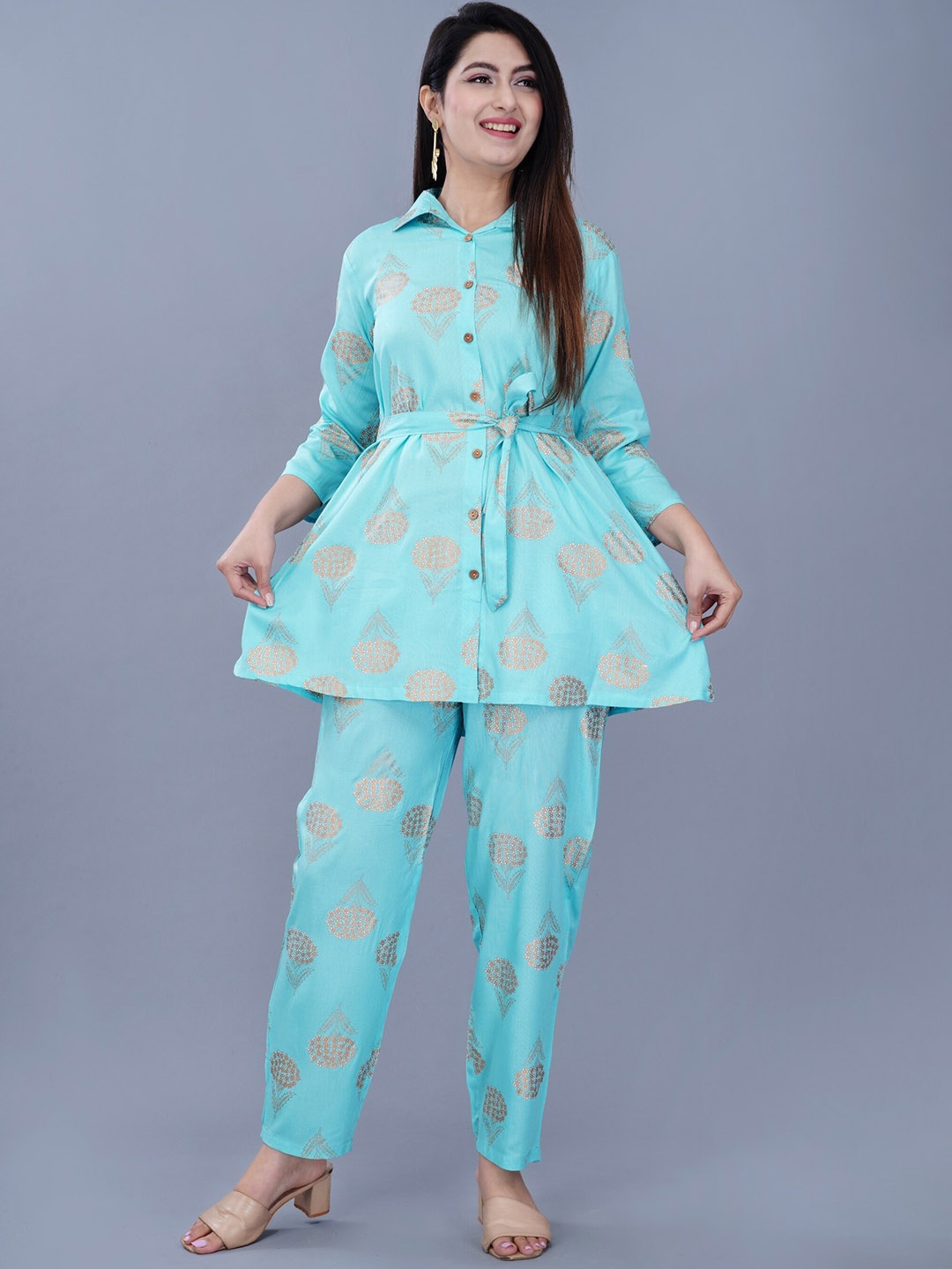 ao services Floral Printed Shirt Collar Regular A-Line Kurti With Palazzos, Turquoise blue
ao services Floral Printed Shirt Collar Regular A-Line Kurti With Palazzos, Turquoise blue