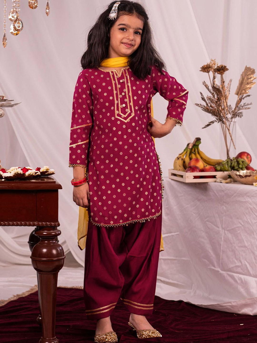 VASTRAMAY Girls Ethnic Motifs Foil Printed Gotta Patti Straight Kurta & Patiala &Dupatta, Magenta
VASTRAMAY Girls Ethnic Motifs Foil Printed Gotta Patti Straight Kurta & Patiala &Dupatta, Magenta