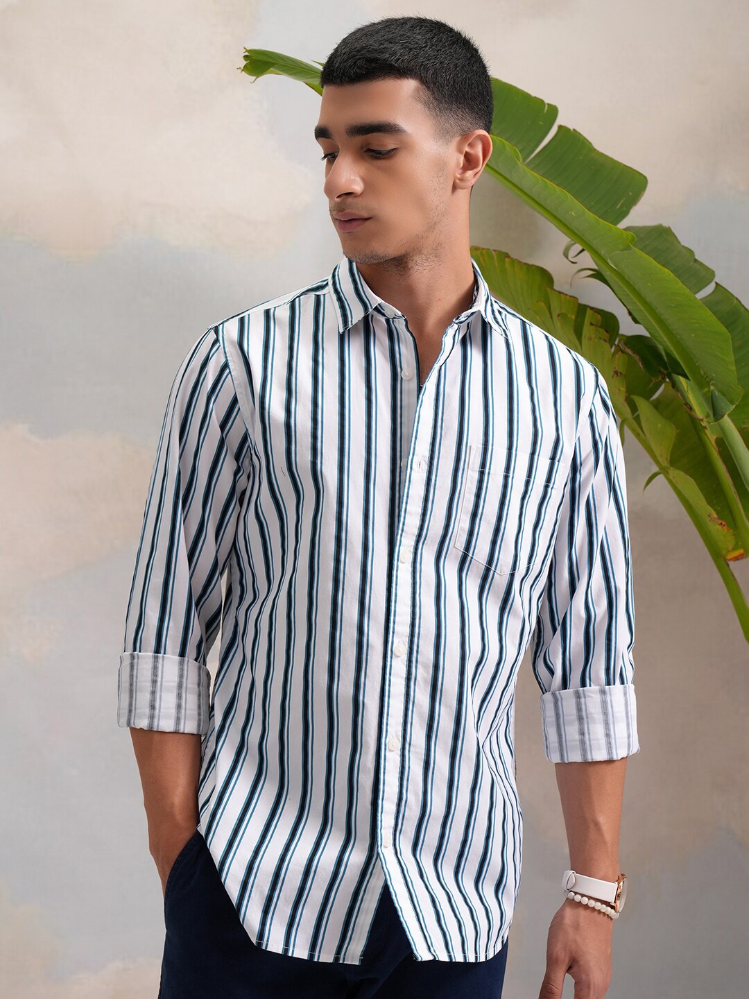 HIGHLANDER Classic White & Blue Slim Fit Vertical Striped Spread Collar Cotton Shirt
HIGHLANDER Classic White & Blue Slim Fit Vertical Striped Spread Collar Cotton Shirt
