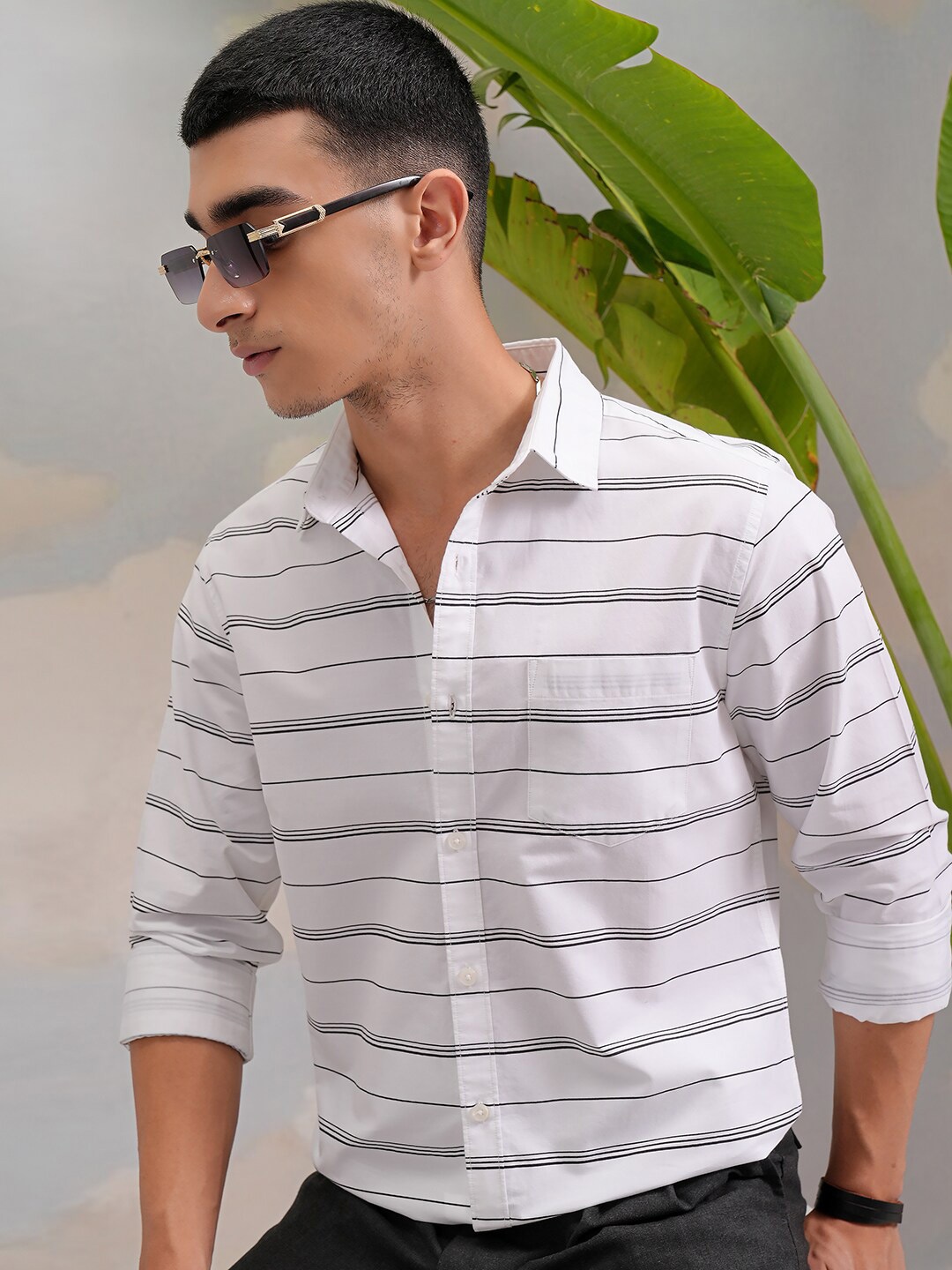 HIGHLANDER Classic White Slim Fit Horizontal Striped Spread Collar Cotton Casual Shirt
HIGHLANDER Classic White Slim Fit Horizontal Striped Spread Collar Cotton Casual Shirt
