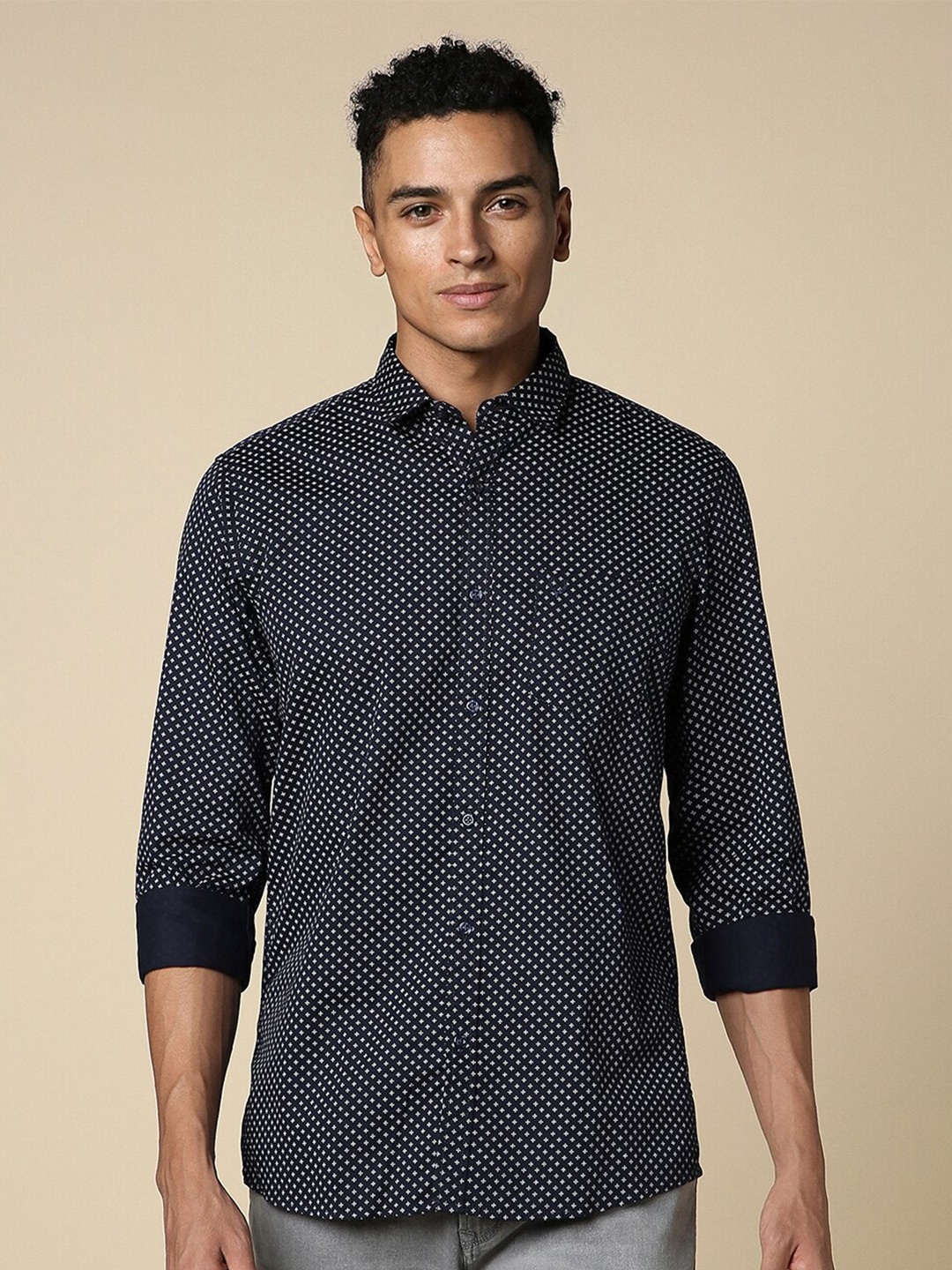Allen Solly Custom Fit Printed Spread Collar Long Sleeves Cotton Casual Shirt, Navy blue
Allen Solly Custom Fit Printed Spread Collar Long Sleeves Cotton Casual Shirt, Navy blue