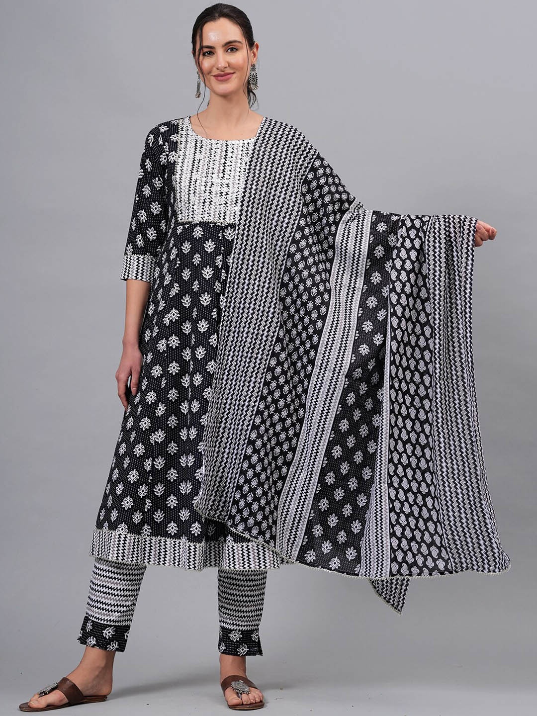 HIGHLIGHT FASHION EXPORT Floral Printed A-Line Mirror Work Pure Cotton Kurta Set, Black
HIGHLIGHT FASHION EXPORT Floral Printed A-Line Mirror Work Pure Cotton Kurta Set, Black