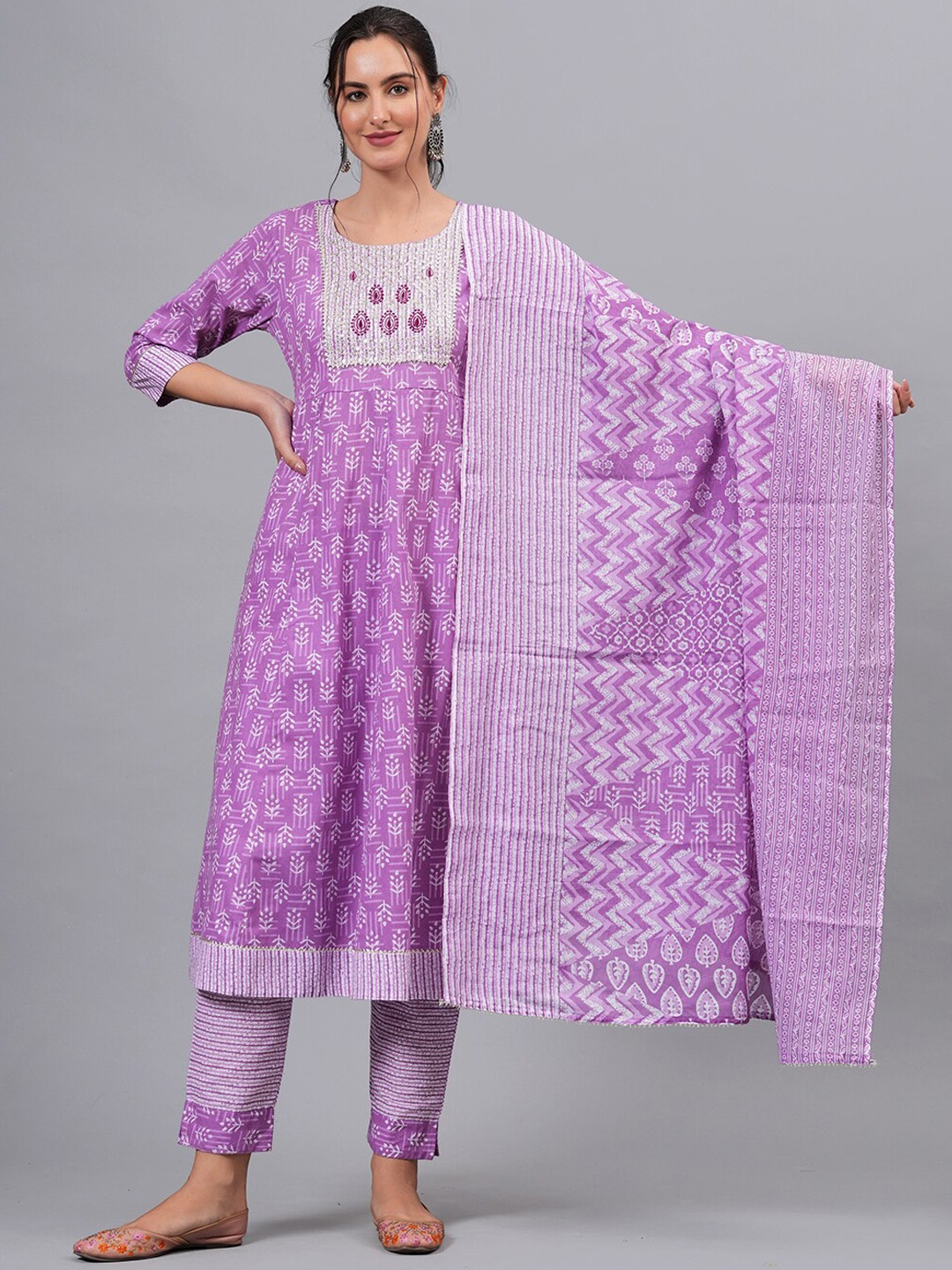 HIGHLIGHT FASHION EXPORT Floral Printed Straight Sequinned Pure Cotton Kurta Set, Purple
HIGHLIGHT FASHION EXPORT Floral Printed Straight Sequinned Pure Cotton Kurta Set, Purple