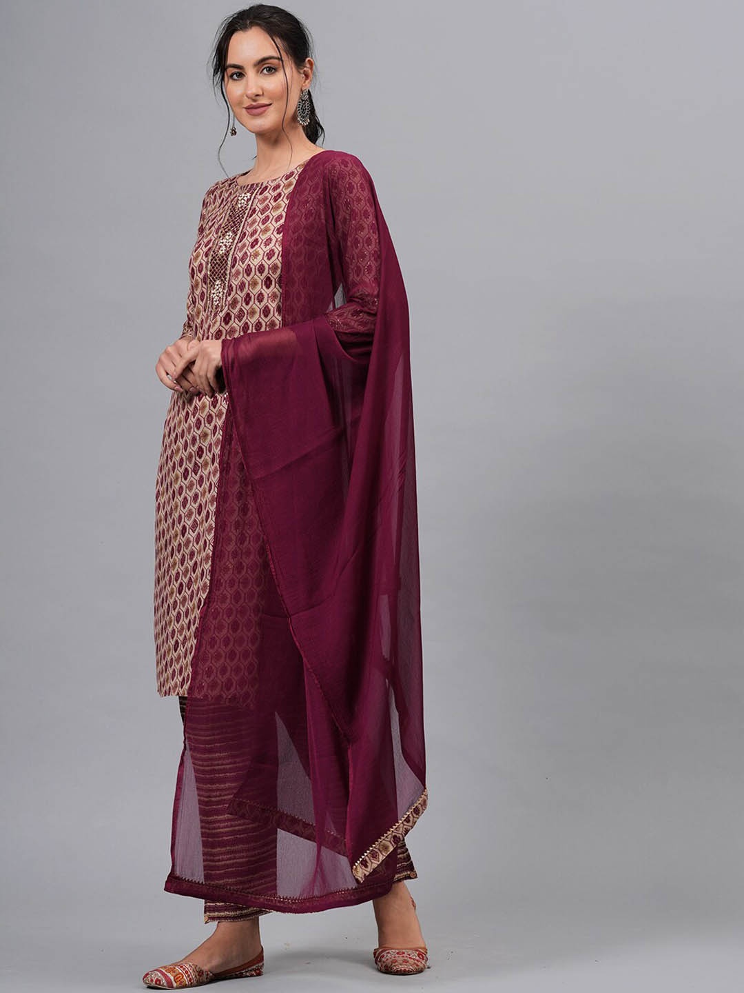 HIGHLIGHT FASHION EXPORT Ethnic Motifs Printed Straight Kurta & Trousers With Dupatta, Maroon
HIGHLIGHT FASHION EXPORT Ethnic Motifs Printed Straight Kurta & Trousers With Dupatta, Maroon