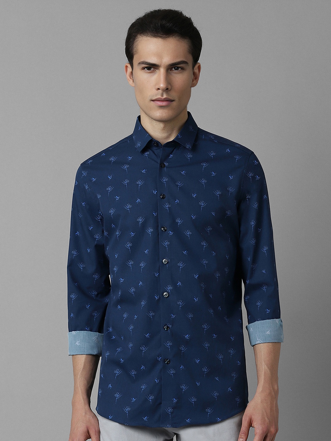 Louis Philippe Sport Slim Fit Floral Printed Spread Collar Cotton Casual Shirt, Navy blue
Louis Philippe Sport Slim Fit Floral Printed Spread Collar Cotton Casual Shirt, Navy blue
