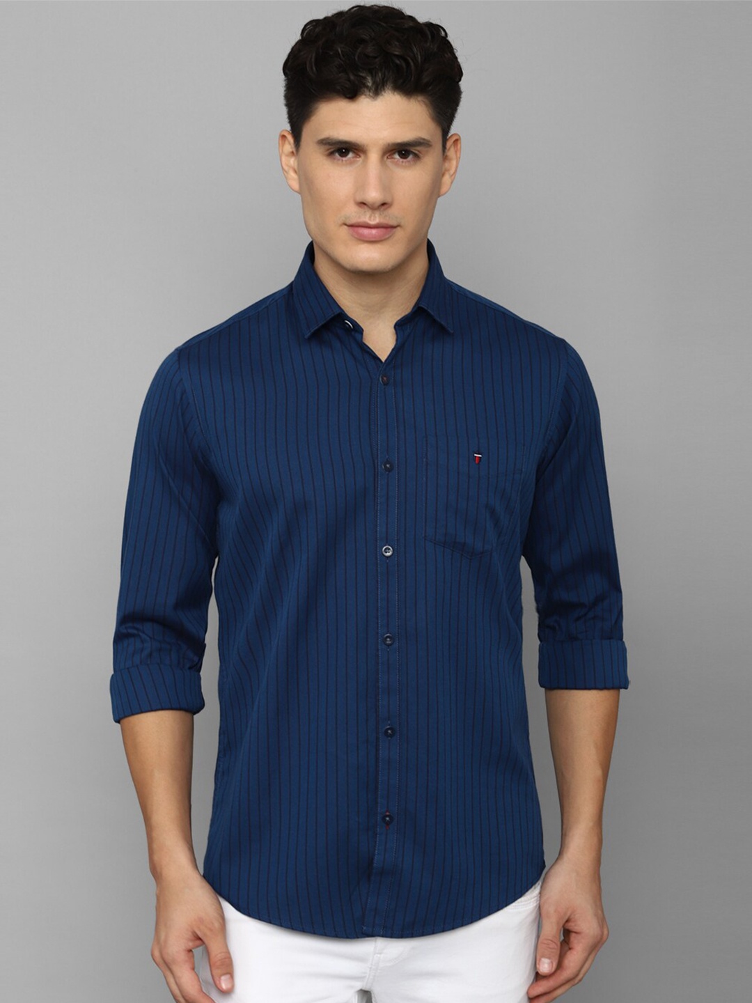 Louis Philippe Sport Slim Fit Vertical Striped Pure Cotton Casual Shirt, Navy blue
Louis Philippe Sport Slim Fit Vertical Striped Pure Cotton Casual Shirt, Navy blue