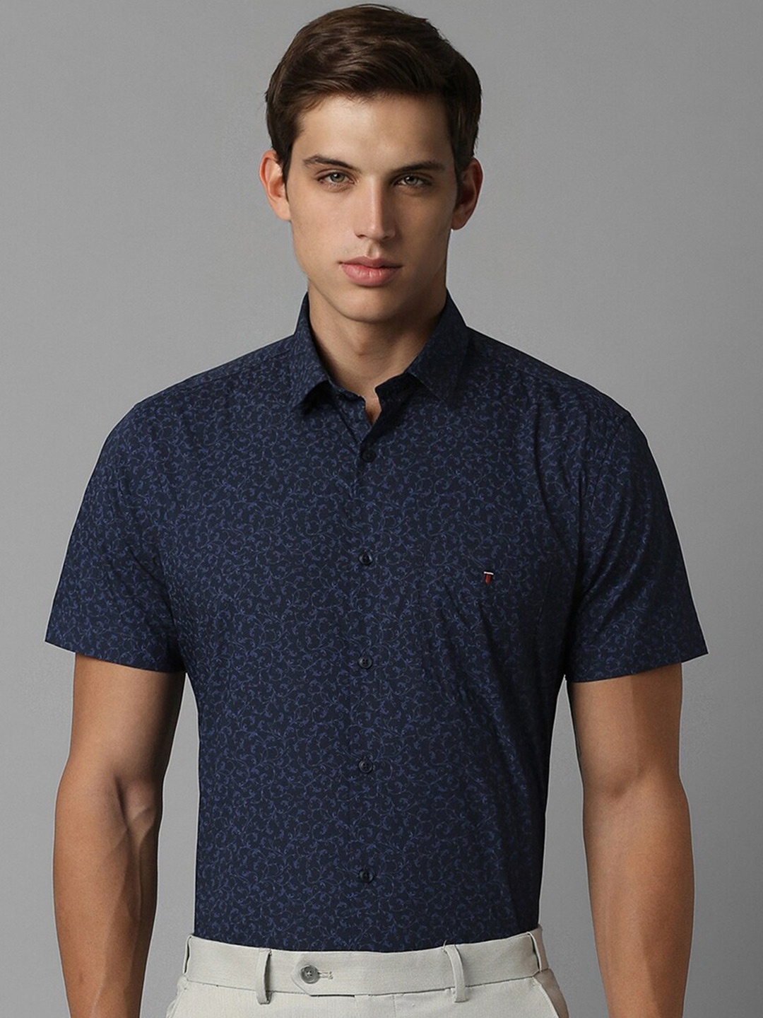 Louis Philippe Sport Slim Fit Floral Printed Pure Cotton Casual Shirt, Navy blue
Louis Philippe Sport Slim Fit Floral Printed Pure Cotton Casual Shirt, Navy blue