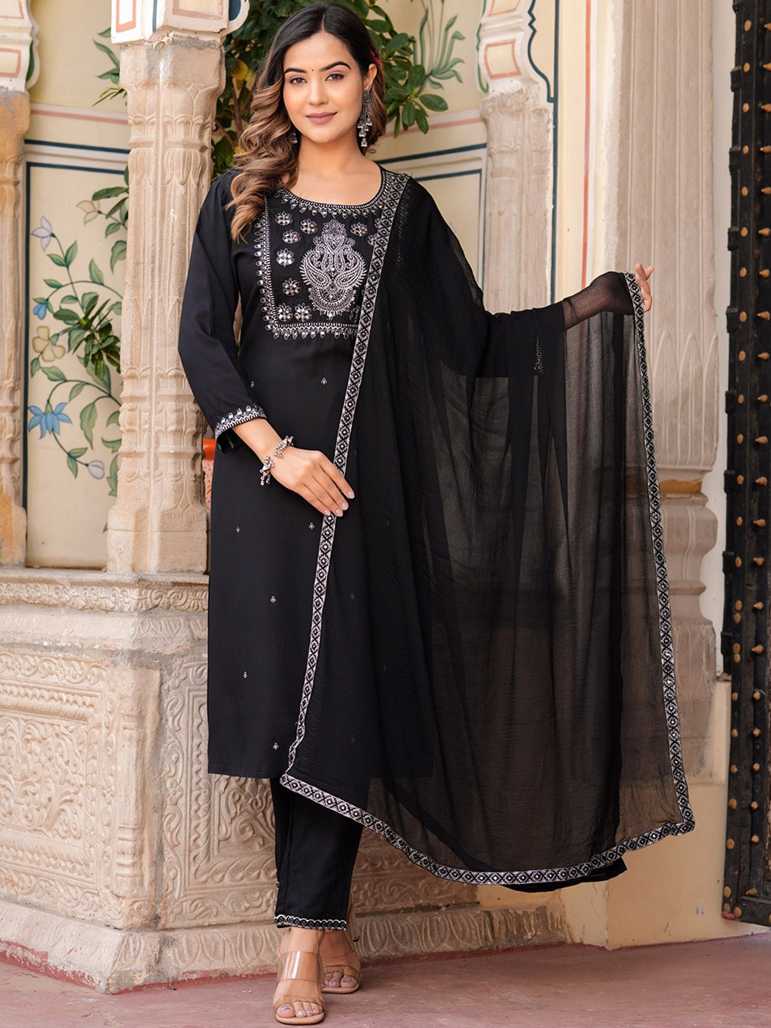 Chandbaali Ethnic Motifs Embroidered Regular Straight Kurta with Pyjamas & Dupatta, Black
Chandbaali Ethnic Motifs Embroidered Regular Straight Kurta with Pyjamas & Dupatta, Black