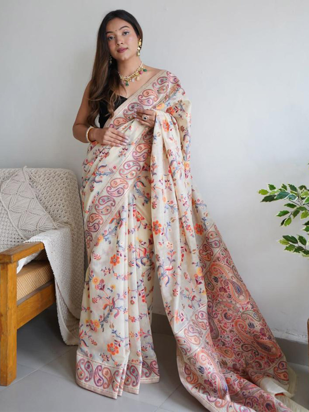 bansari textiles Ethnic Motifs Woven Design Zari Silk Cotton Banarasi Saree, Cream 
bansari textiles Ethnic Motifs Woven Design Zari Silk Cotton Banarasi Saree, Cream
