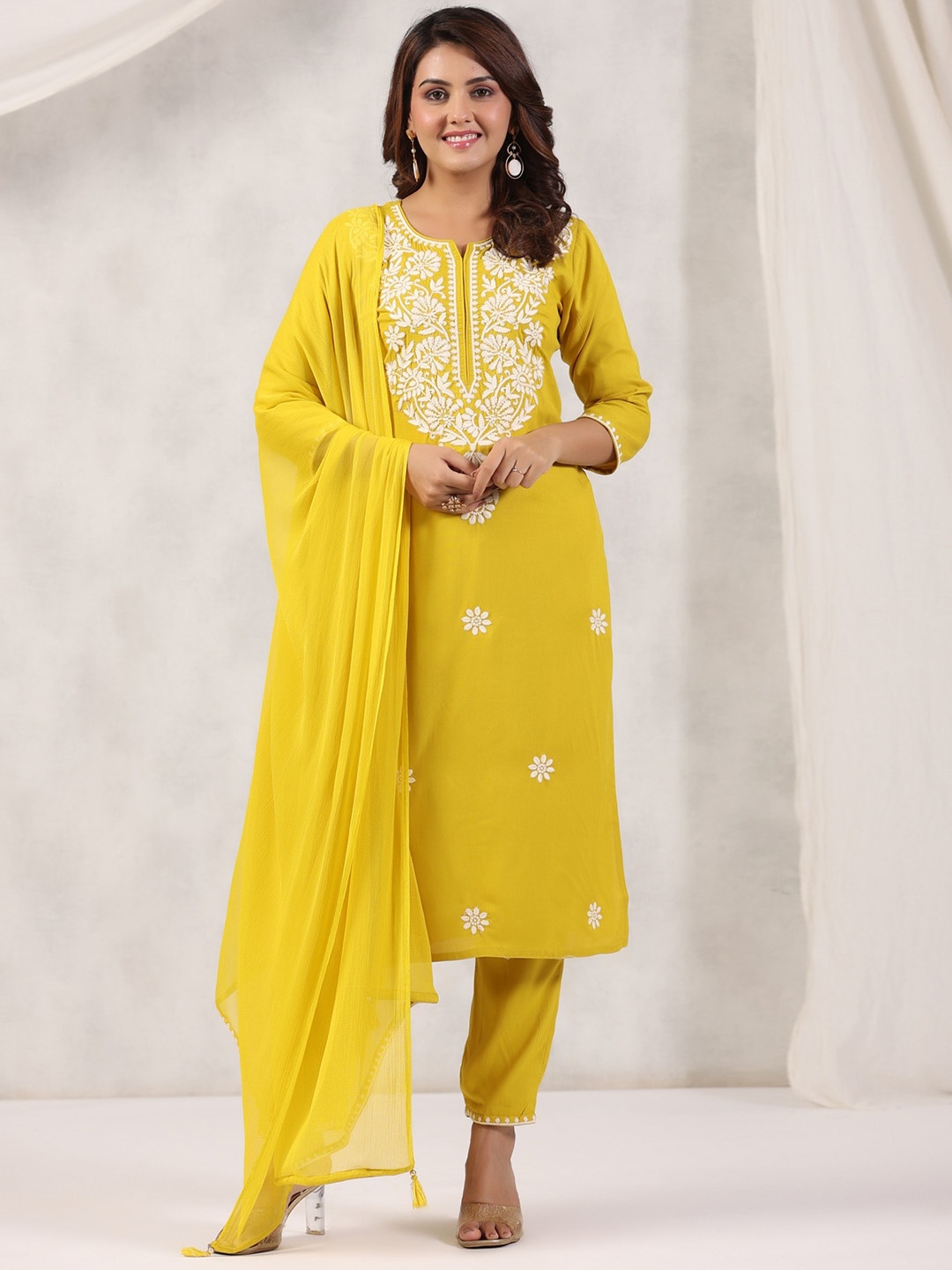 INDYES Floral Embroidered Regular Thread Work Straight Kurta With Trousers & Dupatta, Yellow
INDYES Floral Embroidered Regular Thread Work Straight Kurta With Trousers & Dupatta, Yellow