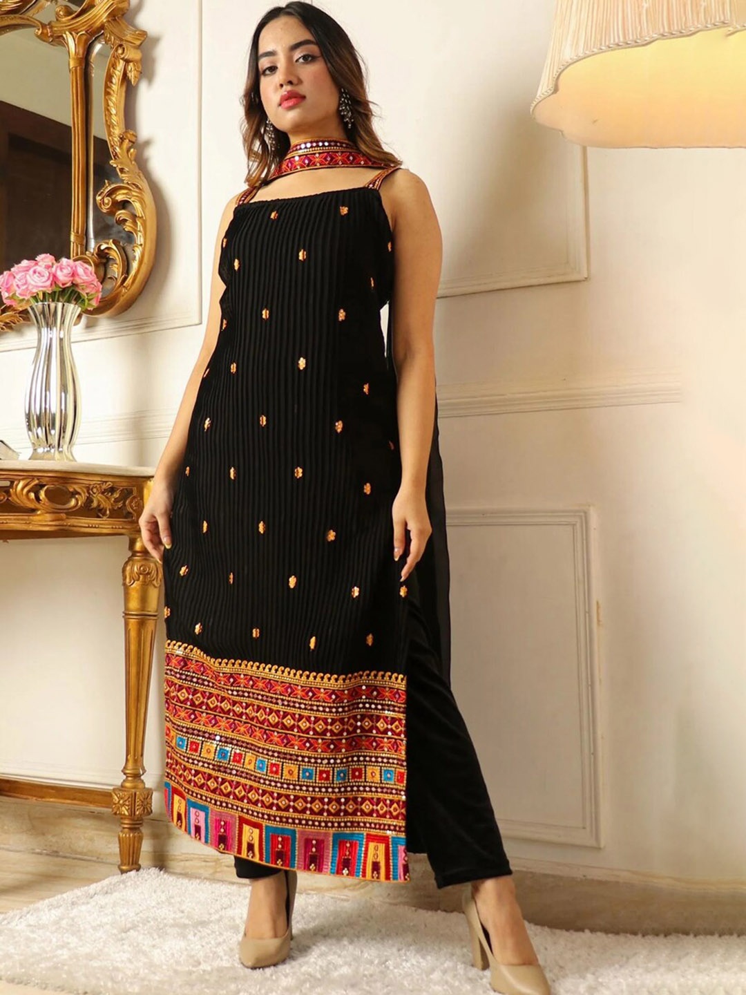 Ethnic Yard Ethnic Motifs Embroidered Regular Sequinned Kurta with Trousers & Dupatta, Black
Ethnic Yard Ethnic Motifs Embroidered Regular Sequinned Kurta with Trousers & Dupatta, Black
