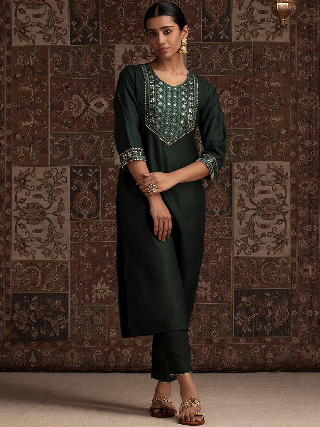 Anouk Ethnic Motifs Embroidered Round Neck Three-Quarter Sleeves Straight Kurta, Green
Anouk Ethnic Motifs Embroidered Round Neck Three-Quarter Sleeves Straight Kurta, Green