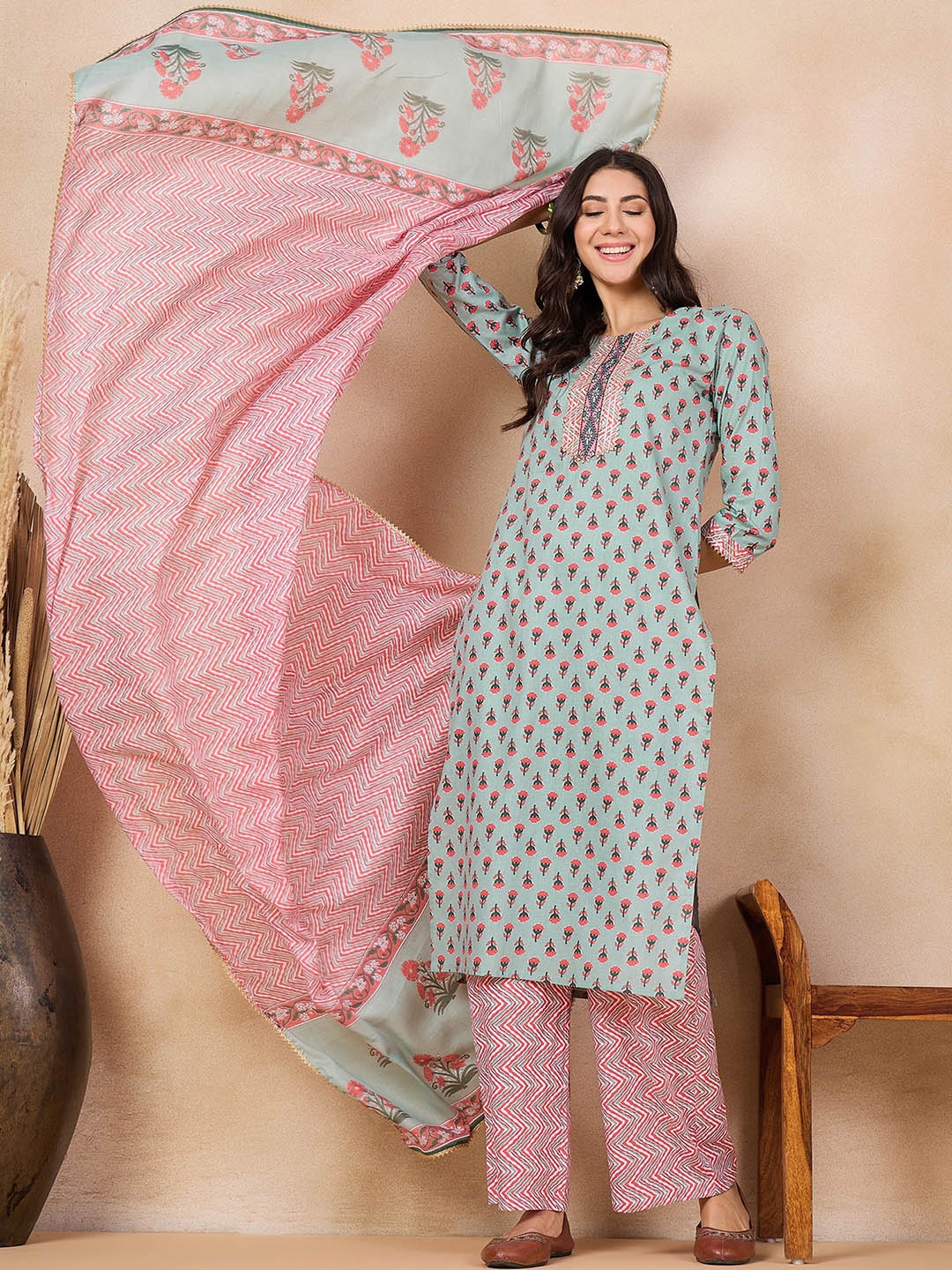 Anouk Ethnic Motifs Printed Gotta Patti Pure Cotton Straight Kurta With Trousers & Dupatta, Green
Anouk Ethnic Motifs Printed Gotta Patti Pure Cotton Straight Kurta With Trousers & Dupatta, Green