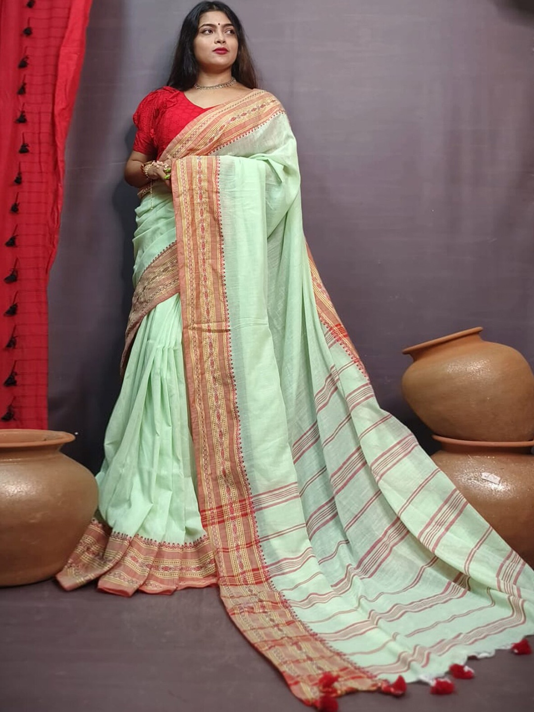 ODETTE Zari Woven Design Saree, Green