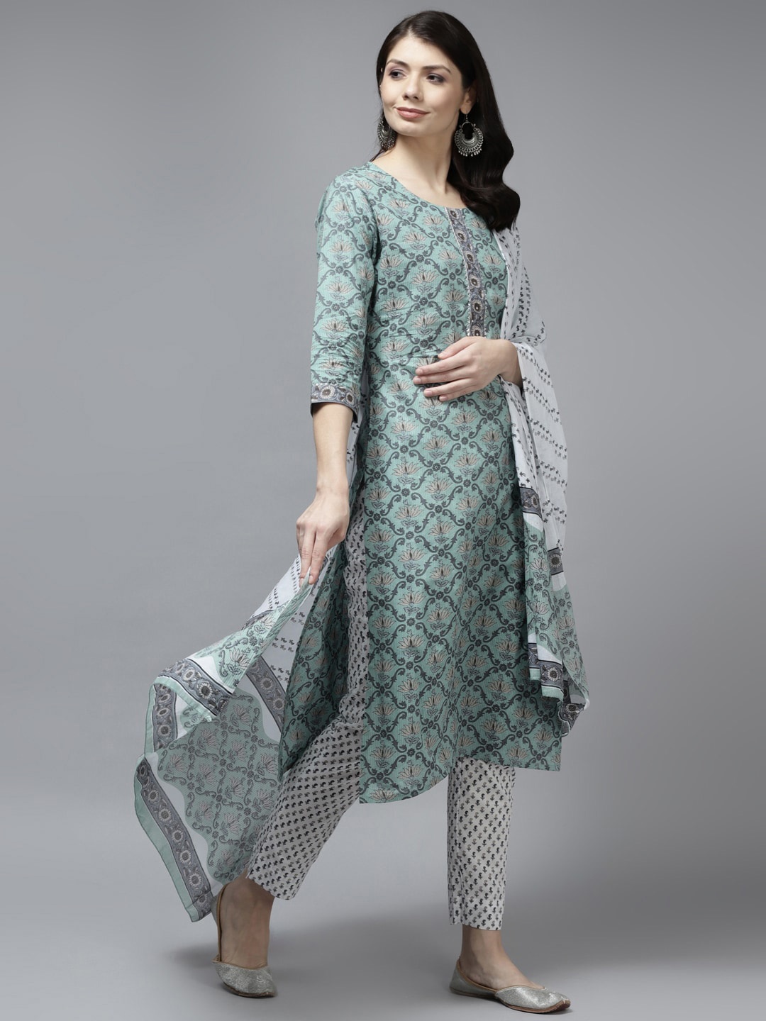 KALINI Floral Printed Regular Pure Cotton Straight Kurta With Trousers & Dupatta, Green
KALINI Floral Printed Regular Pure Cotton Straight Kurta With Trousers & Dupatta, Green