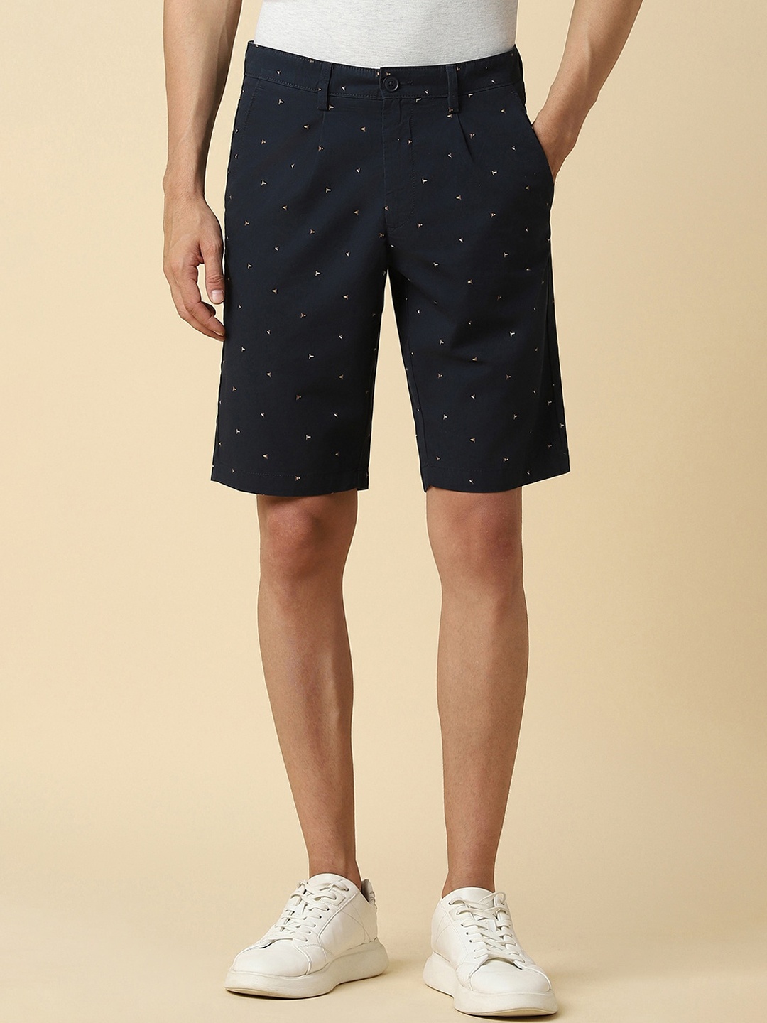 Allen Solly Men Slim Fit Mid-Rise Geometric Printed Pure Cotton Shorts, Navy blue
Allen Solly Men Slim Fit Mid-Rise Geometric Printed Pure Cotton Shorts, Navy blue