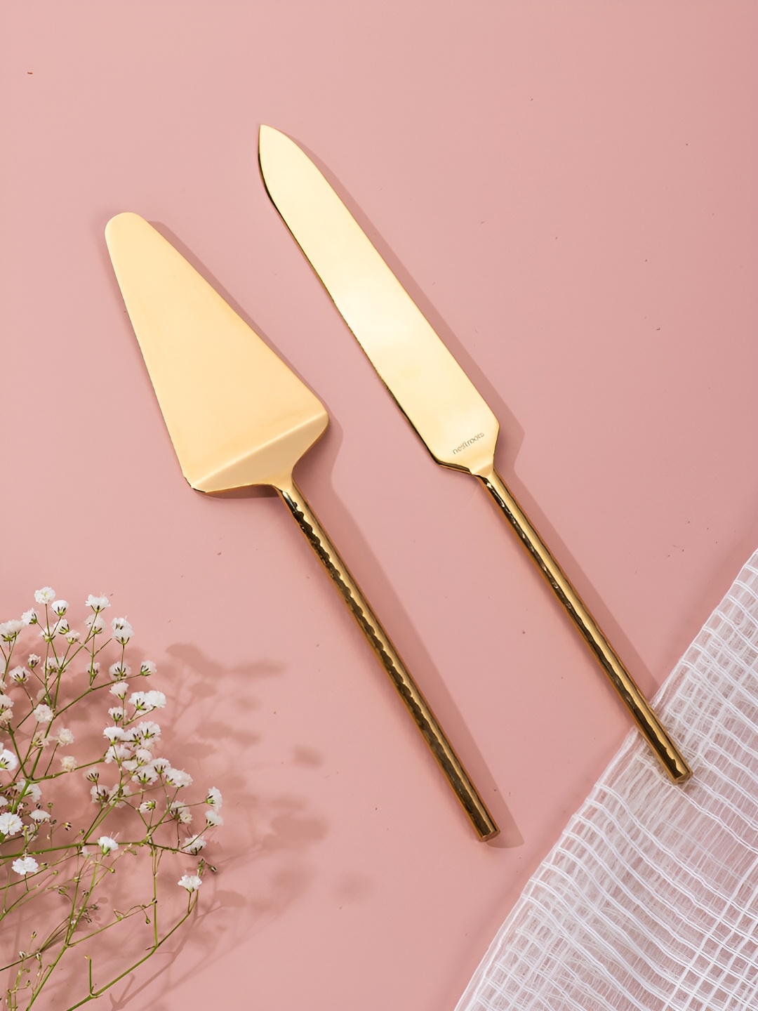 nestroots Set Of 2 Steel Cake Servers with Hammered Handles Bakeware Set, Gold
nestroots Set Of 2 Steel Cake Servers with Hammered Handles Bakeware Set, Gold