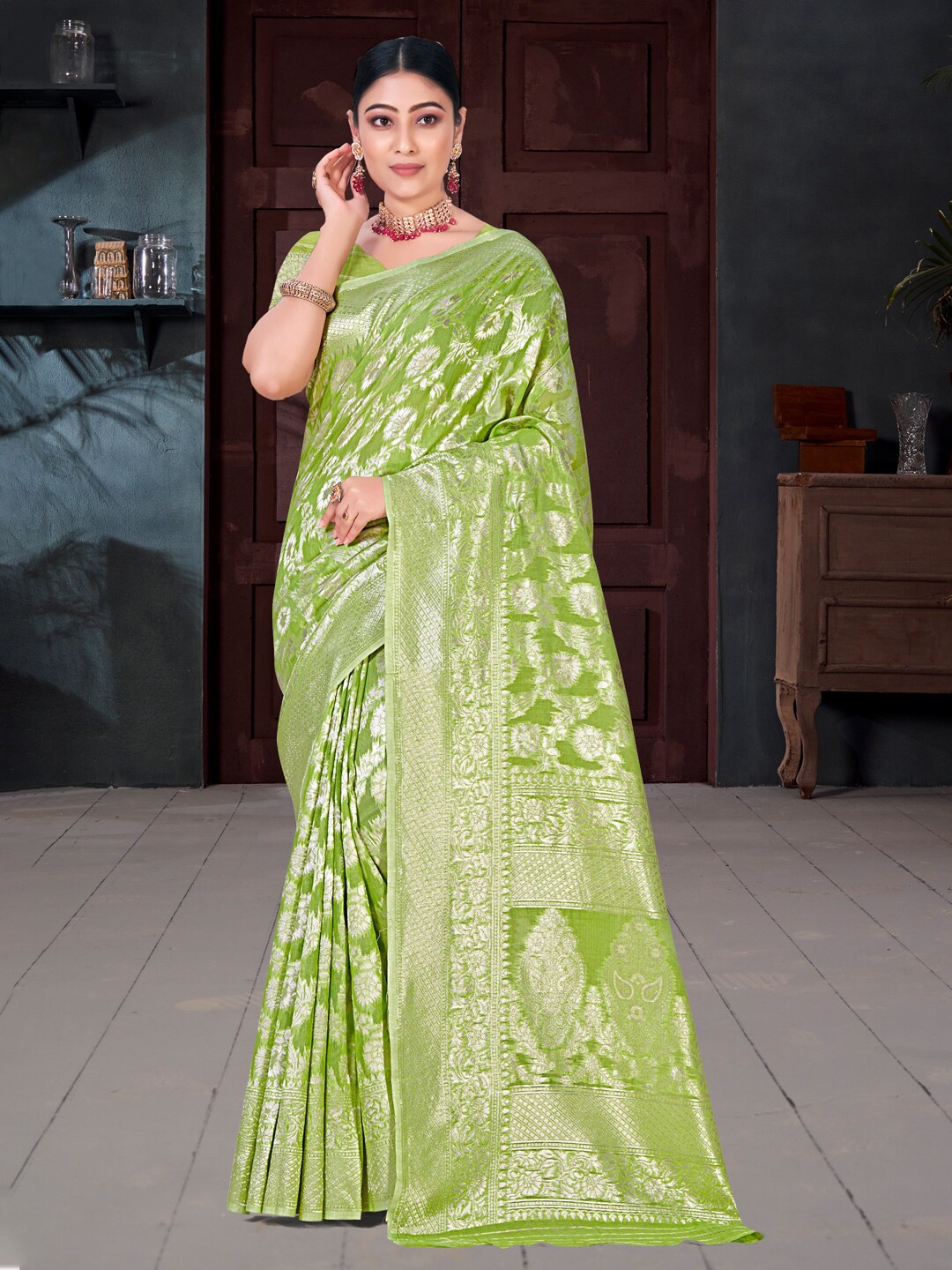 SANGAM PRINTS Floral Woven Design Zari Saree, Green