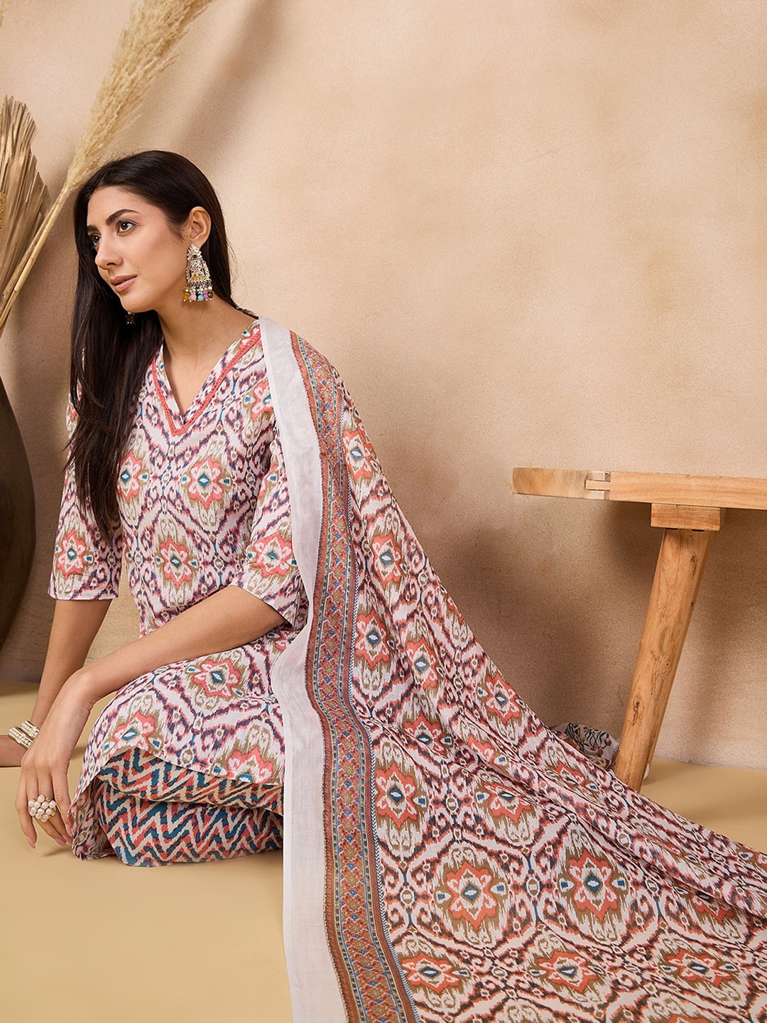 Anouk White Ethnic Printed V-Neck Straight Pure Cotton Kurta with Trousers & Dupatta
Anouk White Ethnic Printed V-Neck Straight Pure Cotton Kurta with Trousers & Dupatta