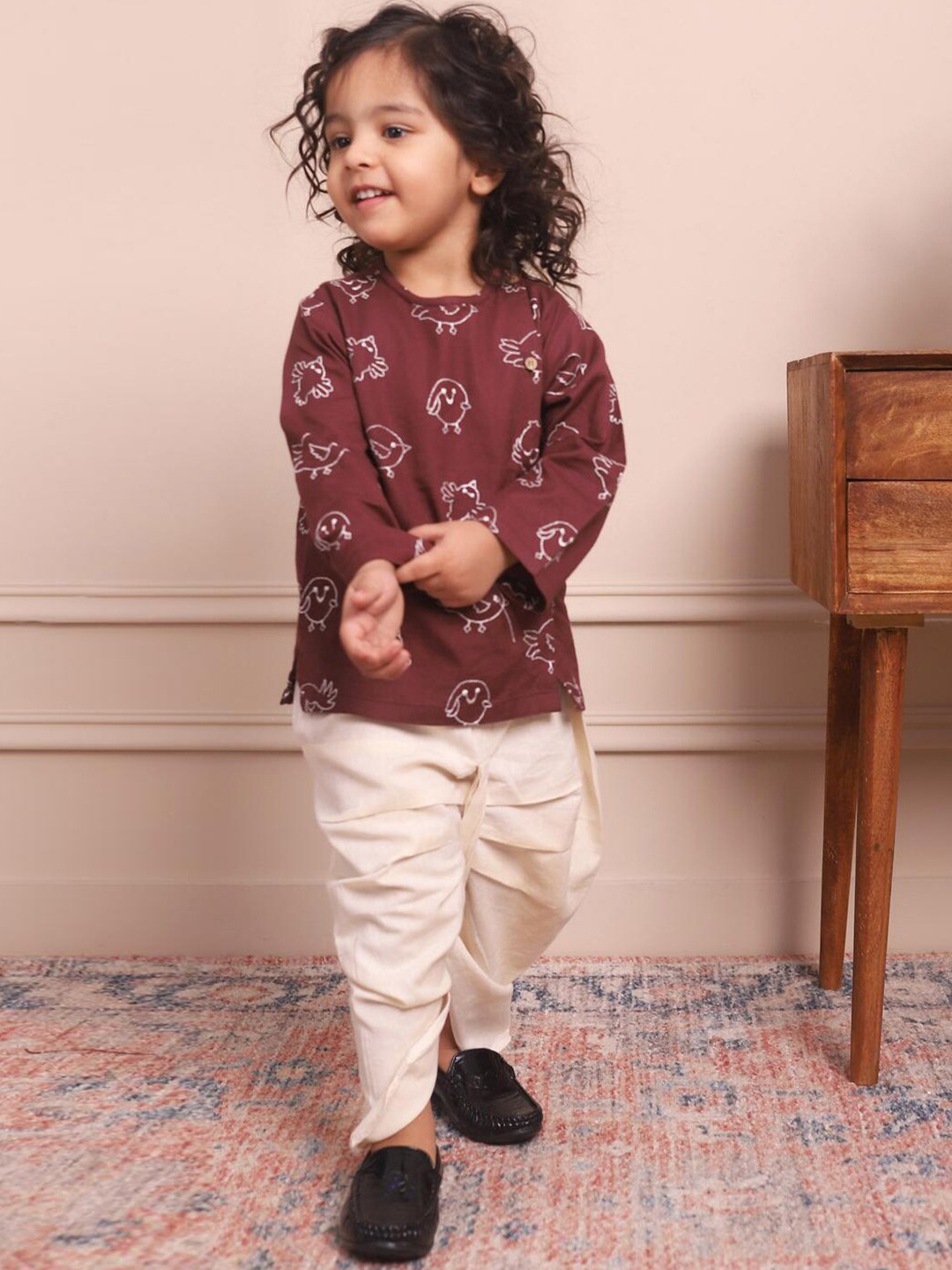 Polka Tots Unisex Kids Animal Embroidered Regular Pure Cotton Kurta with Dhoti Pants, Purple
Polka Tots Unisex Kids Animal Embroidered Regular Pure Cotton Kurta with Dhoti Pants, Purple