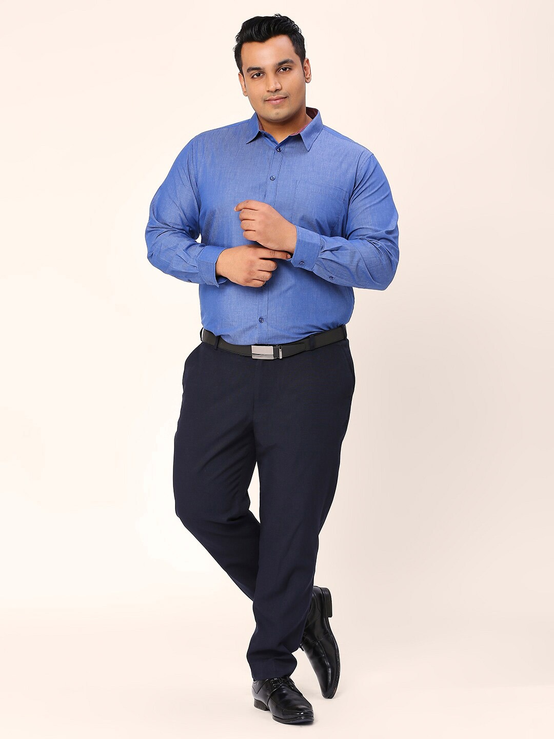 Sztori Plus Size Relaxed Fit Pure Cotton Chambray Weave Formal Shirt, Navy blue
Sztori Plus Size Relaxed Fit Pure Cotton Chambray Weave Formal Shirt, Navy blue