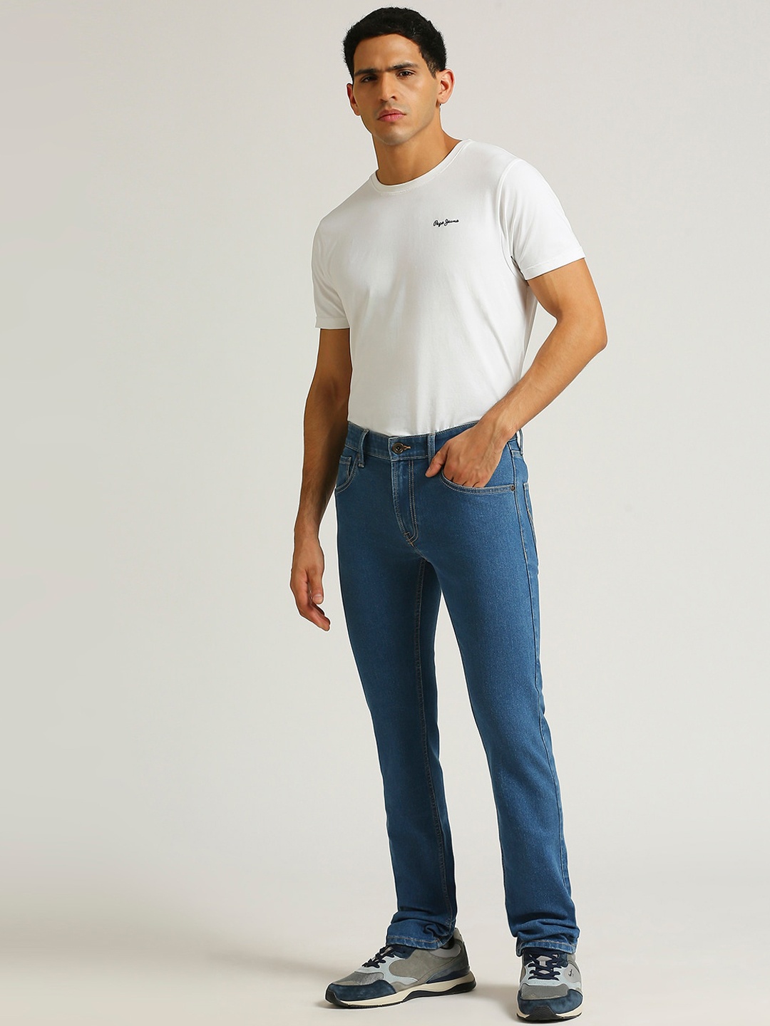 Pepe Jeans Men Slim Fit Mid-Rise Dark Shade Clean Look Stretchable Jeans, Blue
Pepe Jeans Men Slim Fit Mid-Rise Dark Shade Clean Look Stretchable Jeans, Blue
