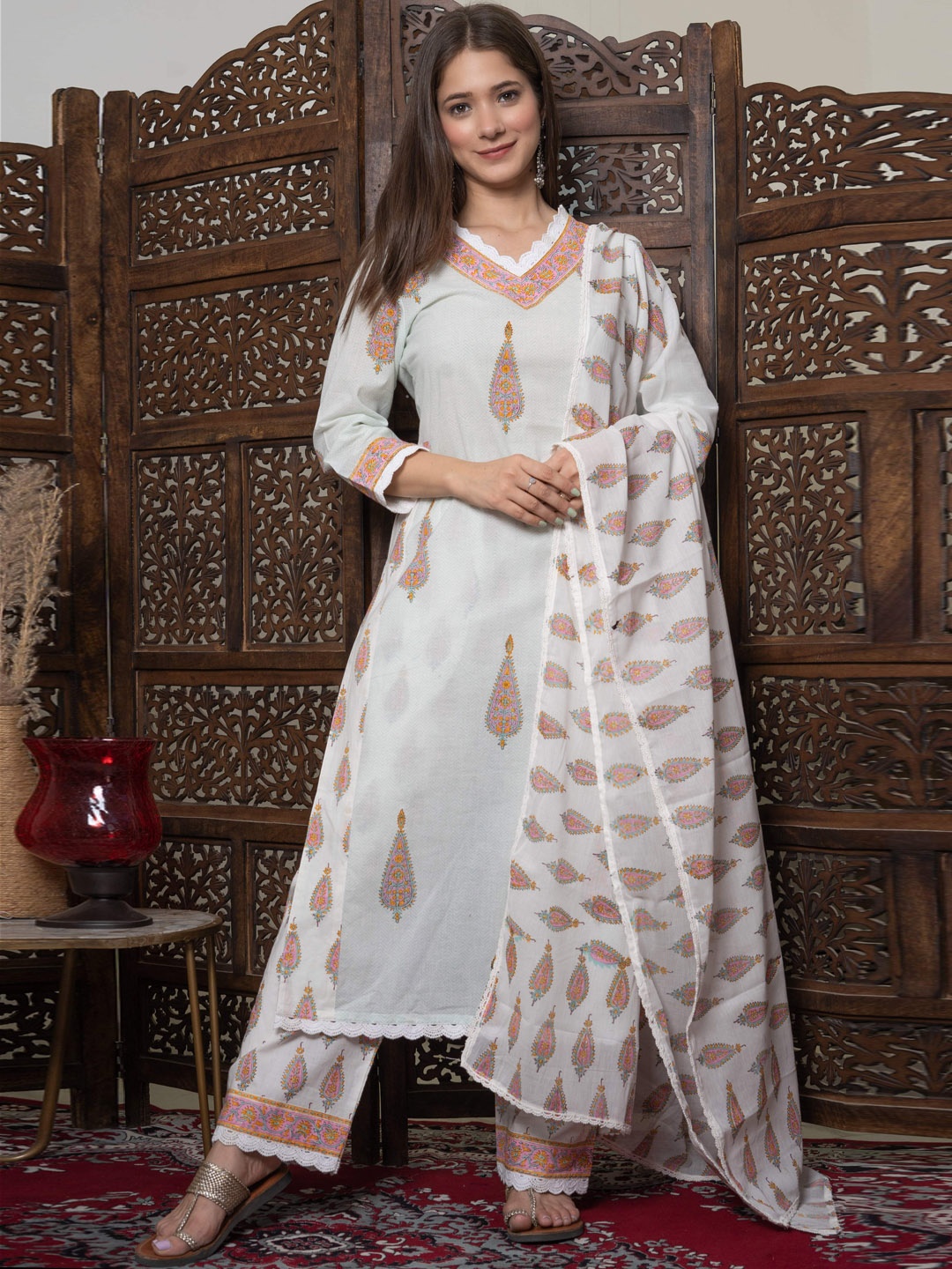 Lirose Floral Printed V-Neck Regular Pure Cotton Kurta with Trousers & Dupatta, White
Lirose Floral Printed V-Neck Regular Pure Cotton Kurta with Trousers & Dupatta, White