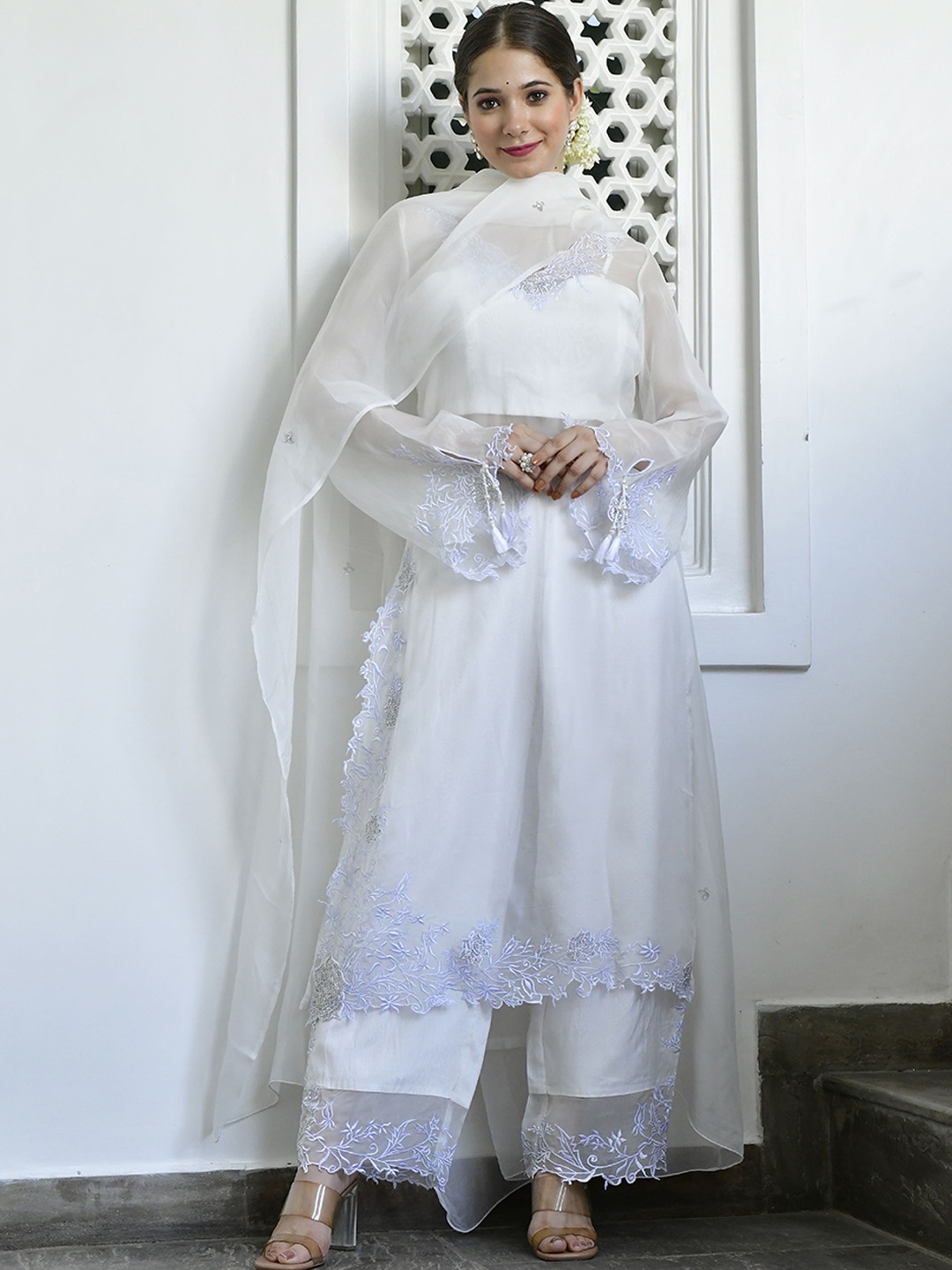 Lirose Ethnic Motifs Embroidered Regular Thread Work Kurta Set & Dupatta & Slip, White
Lirose Ethnic Motifs Embroidered Regular Thread Work Kurta Set & Dupatta & Slip, White